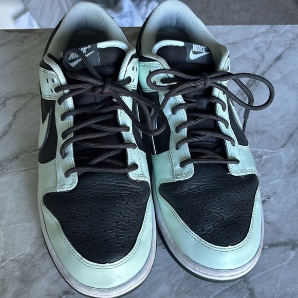 EUC Nike Men's Dunk Low Dark Smoke Grey/Barely Green size 11 FZ1670 - Picture 2 of 9